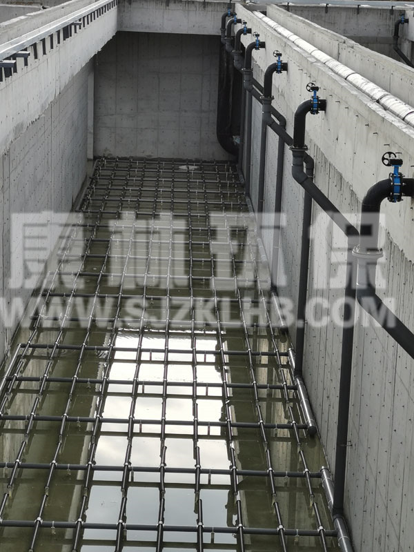 遼寧鞍山污水廠管式曝氣器安裝現(xiàn)場